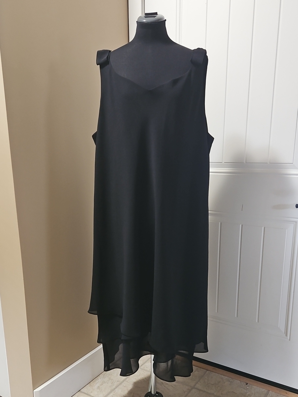 Megan Lee Black Sleeveless Flowy Crepe Midi Dress 24W